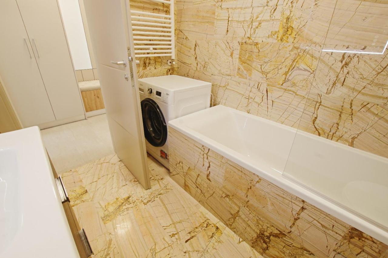 Himson-Beige Apartment Iasi Exterior foto